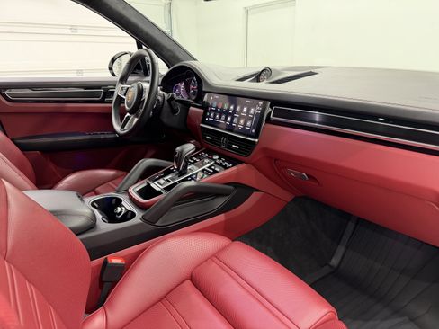 Certified 2023 Porsche Cayenne GTS AWD/4WD image 27