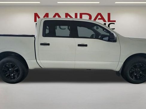 Used 2024 Nissan Titan SV AWD/4WD image 7