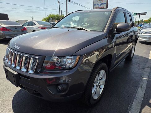 Used 2017 Jeep Compass Latitude AWD/4WD image 2