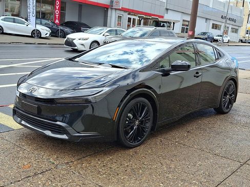 Used 2025 Toyota Prius AWD image 3