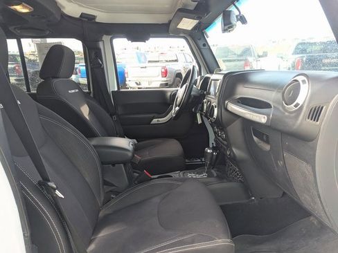 Used 2014 Jeep Wrangler Unlimited Rubicon w/ Connectivity Group image 31
