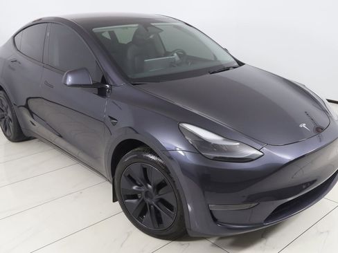 Used 2025 Tesla Model Y Long Range image 18