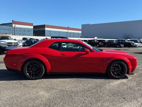 Used 2019 Dodge Challenger SRT Hellcat Redeye image 2