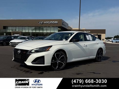 Used 2025 Nissan Altima 2.5 SR FWD image 1