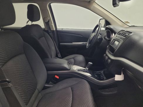Used 2019 Dodge Journey SE image 21