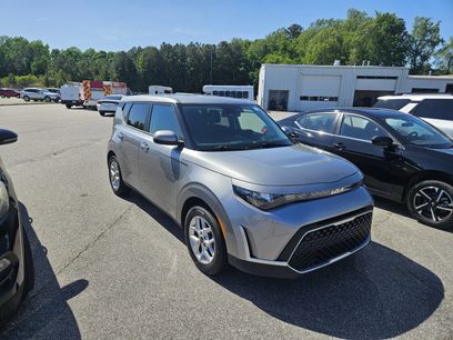 Used 2025 Kia Soul LX w/ LX Technology Package