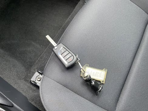 Used 2025 Toyota Corolla LE image 22