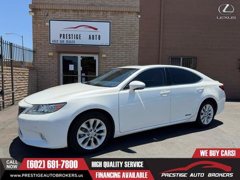 Used 2013 Lexus ES 300h w/ Luxury Pkg FWD image 2