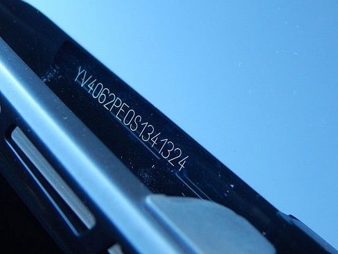 Certified 2025 Volvo XC90 B6 Plus image 30