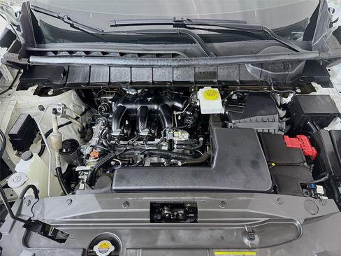 Used 2024 Nissan Pathfinder SV image 29