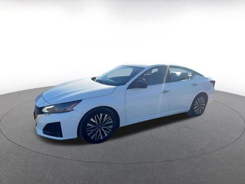 Used 2025 Nissan Altima 2.5 SV image 8