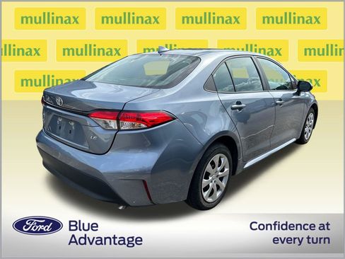 Used 2024 Toyota Corolla LE FWD image 2