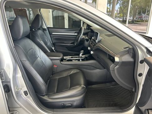 Used 2020 Nissan Altima 2.5 SL FWD image 25