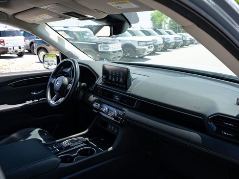 Used 2024 Honda Pilot Touring image 23