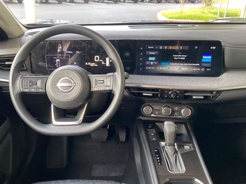 Certified 2025 Nissan Kicks SV AWD/4WD image 17
