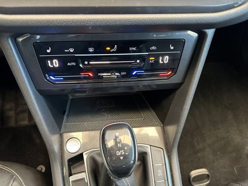 Used 2022 Volkswagen Tiguan SE FWD image 34