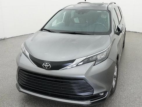 New 2026 Toyota Sienna XLE FWD image 15