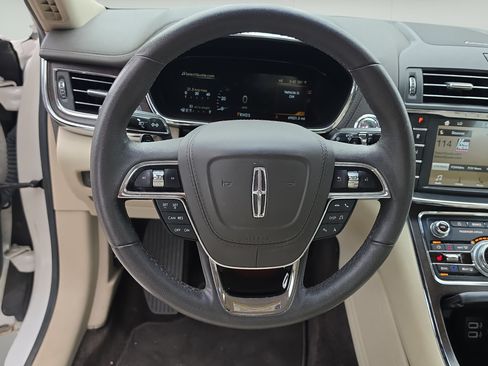 Used 2017 Lincoln Continental Premiere FWD image 11