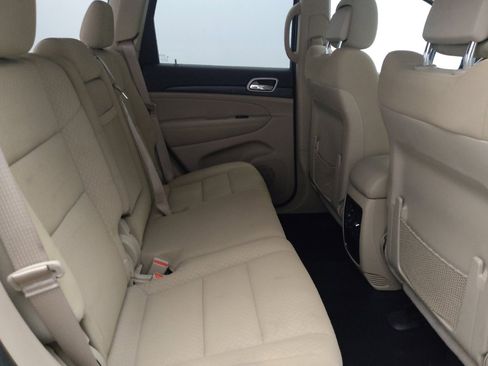 Used 2019 Jeep Grand Cherokee Laredo AWD/4WD image 19