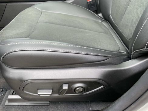 New 2026 Jeep Grand Cherokee Altitude image 10