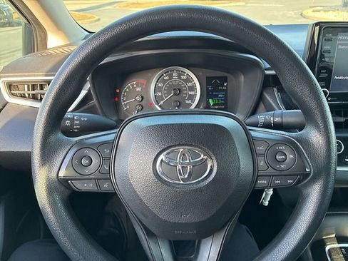 Used 2022 Toyota Corolla LE image 23