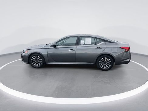 Used 2024 Nissan Altima 2.5 SV image 5