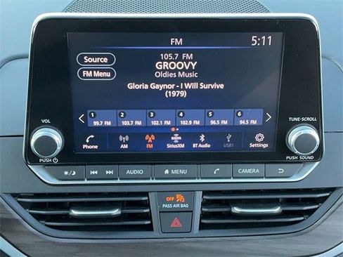 Used 2025 Nissan Altima 2.5 SV image 18