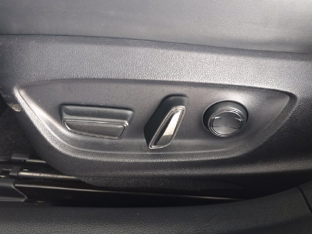Used 2026 Toyota Prius XLE FWD image 18