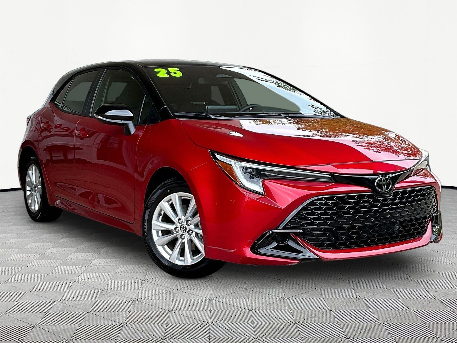 Used 2025 Toyota Corolla SE w/ SE Package FWD image 3