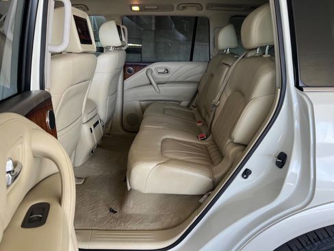 Used 2016 INFINITI QX80 4WD w/ Deluxe Technology Package image 16