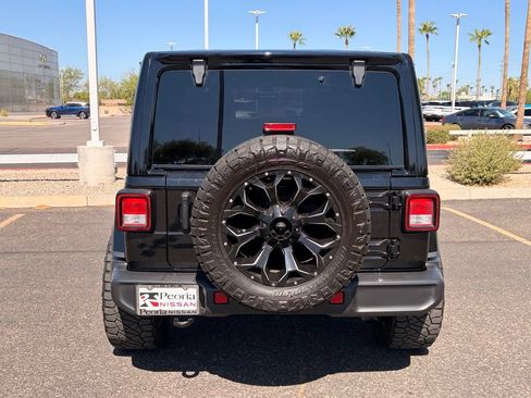 Used 2022 Jeep Wrangler Unlimited Sahara AWD/4WD image 5