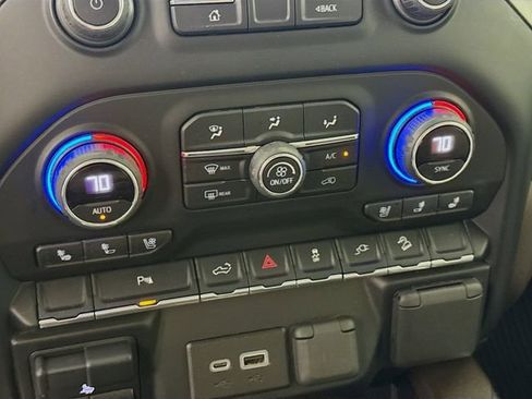 Used 2022 Chevrolet Silverado 1500 LTZ w/ Z71 Off-Road Package image 18