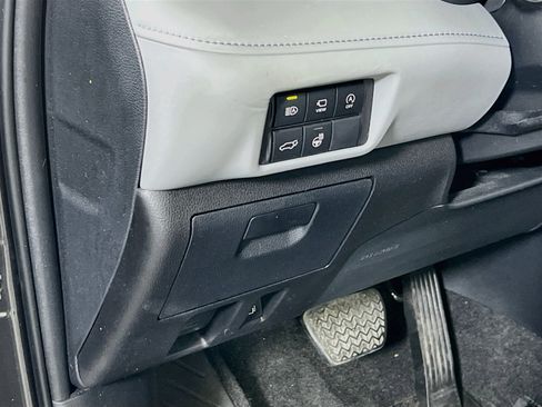 Used 2024 Toyota Highlander Platinum AWD/4WD image 10