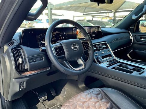 Used 2025 Nissan Armada Platinum Reserve image 16