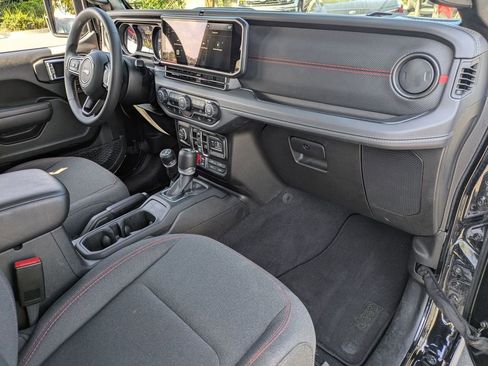 Used 2025 Jeep Wrangler Unlimited Rubicon image 30