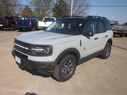 Used 2024 Ford Bronco Sport Badlands AWD/4WD image 3