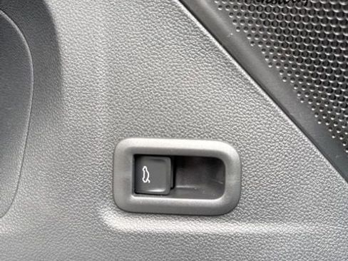 New 2025 Volkswagen Tiguan SE R-Line image 20