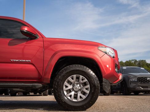 Used 2019 Toyota Tacoma SR5 RWD image 9