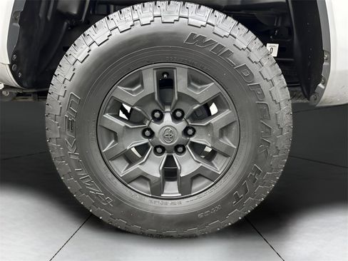 Used 2020 Toyota Tacoma SR5 image 21