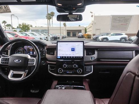 Used 2024 Ford Expedition Limited RWD image 12