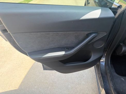 Used 2022 Tesla Model Y Performance AWD/4WD image 13