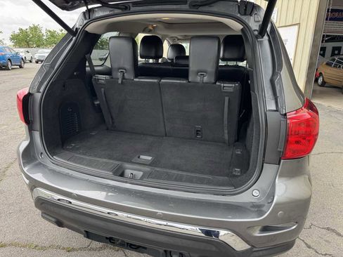 Used 2020 Nissan Pathfinder Platinum image 23