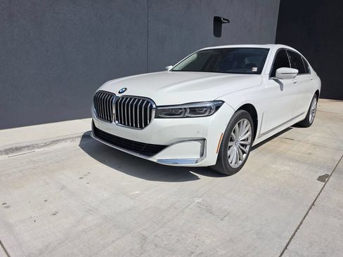 Used 2022 BMW 740i w/ Premium Package RWD image 1