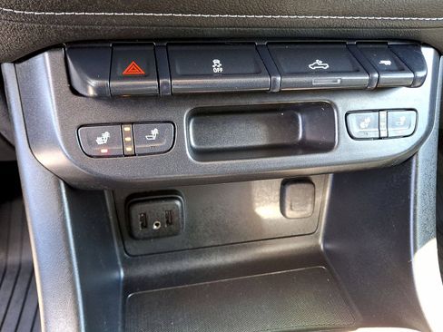 Used 2020 GMC Canyon SLE w/ Elevation Edition AWD/4WD image 19