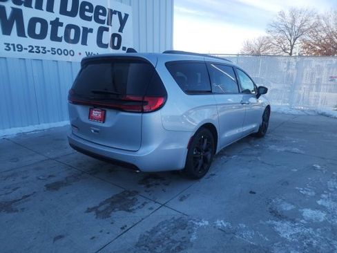 New 2026 Chrysler Pacifica Select w/ S Appearance Package image 18