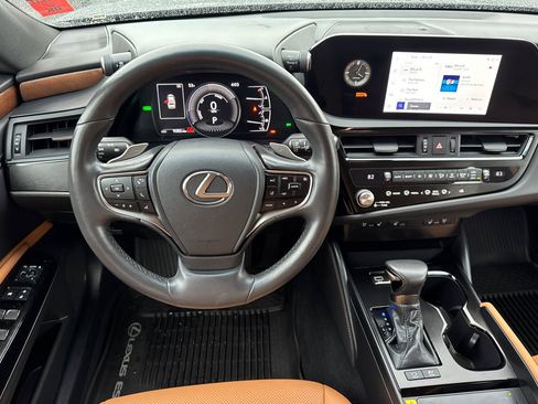 Used 2025 Lexus ES 300h w/ Premium Package image 15