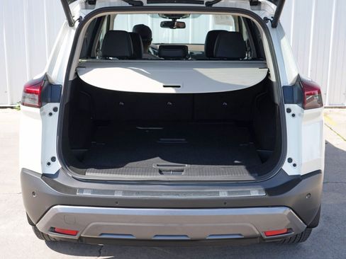 Used 2023 Nissan Rogue SL w/ SL Premium Package image 9