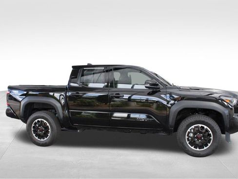 Certified 2025 Toyota Tacoma TRD Off-Road w/ TRD Off Road Upgrade Package AWD/4WD image 17