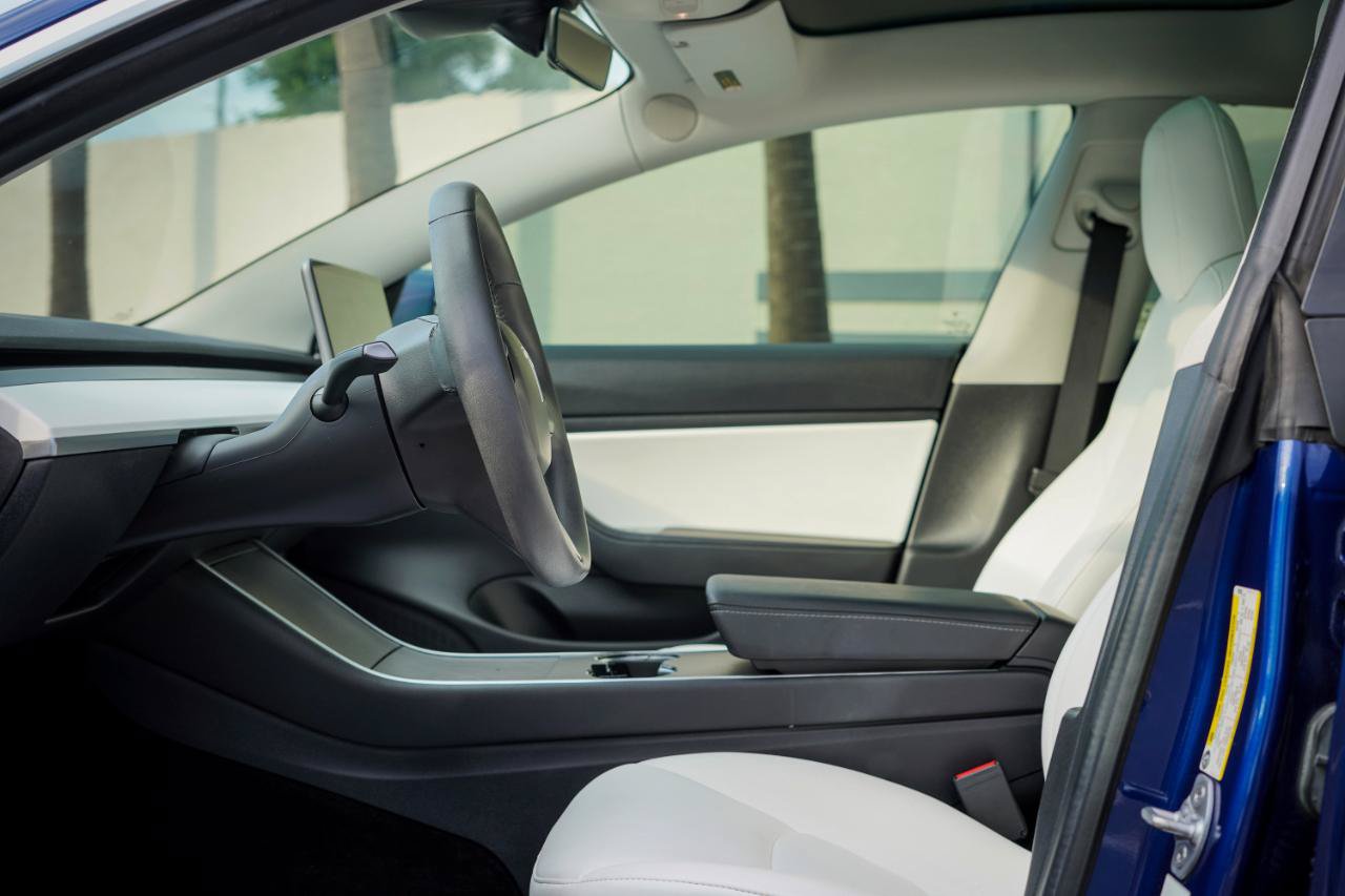 Used 2020 Tesla Model 3 Standard Range Plus RWD image 7