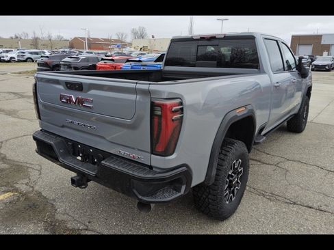 Used 2024 GMC Sierra 2500 AT4X image 4
